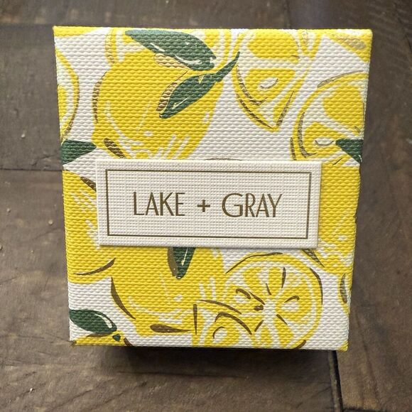 Lake & Gray Cubic Zirconia Sterling Silver Bow Stud Earrings Lemon Gift Box New - Picture 3 of 4